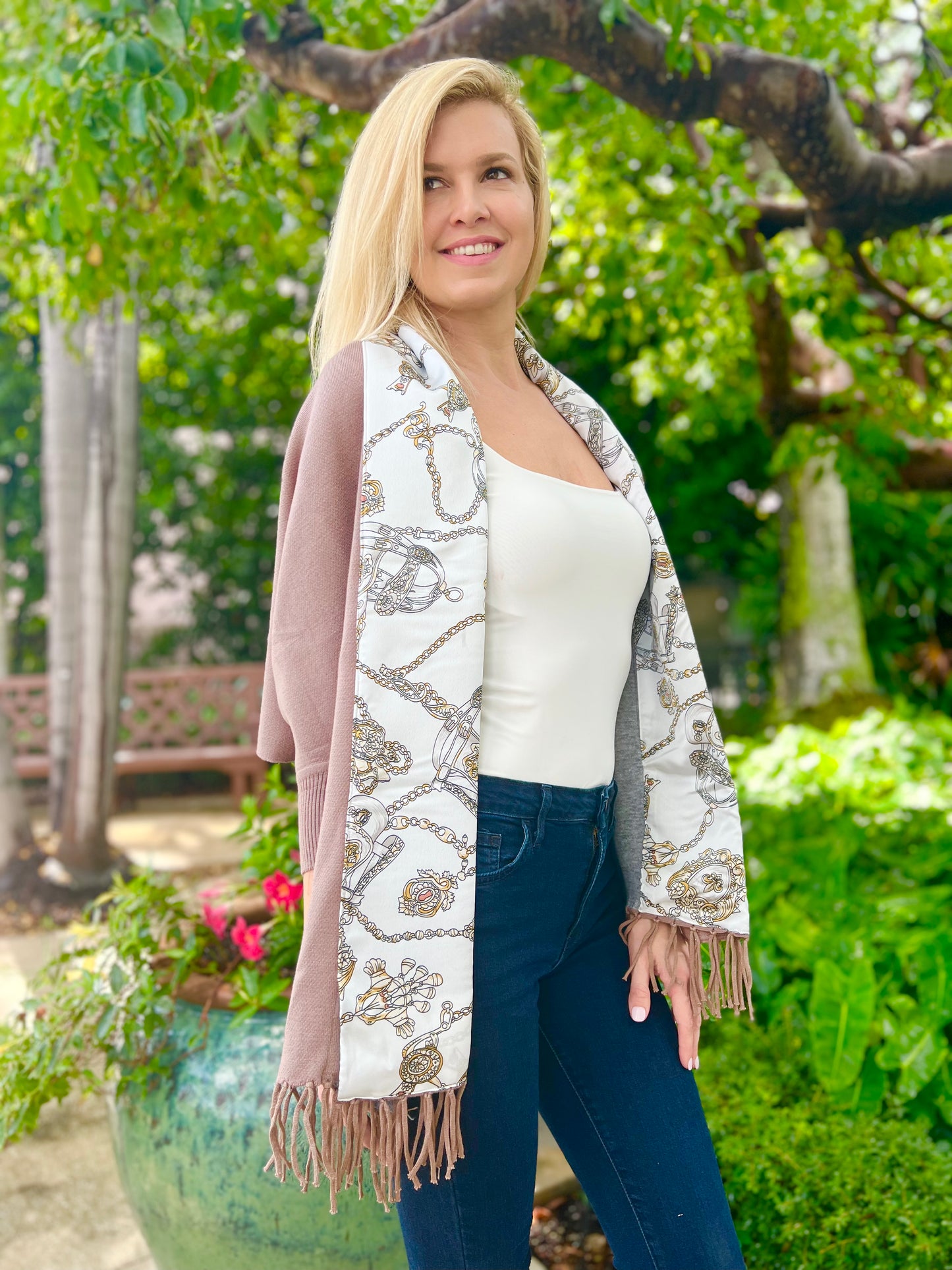 Cozy Sweater Wrap / White Stirrup