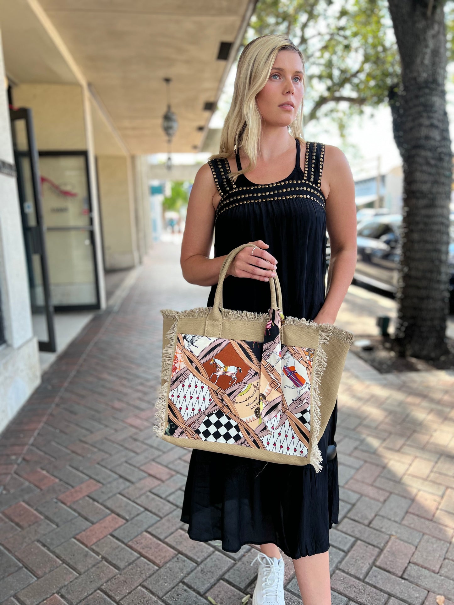Tote Bag / Dark Beige / Horse with Straps
