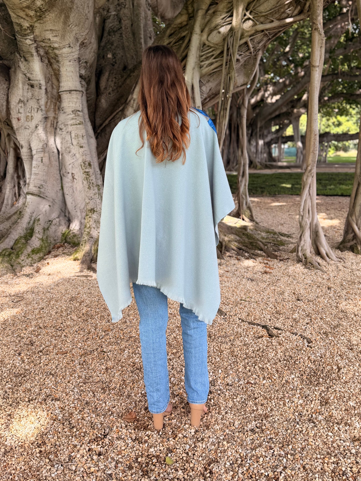 Pull Through Wrap / Light Blue / Mixed Hydrengeas