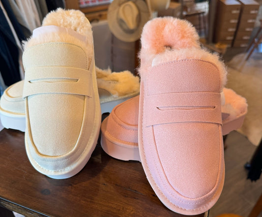 Slippers / Stylish and Cozy