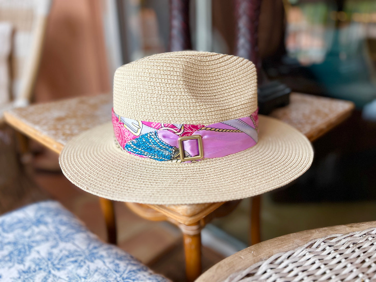 Fashion Hat / Beige / Straps of Pink